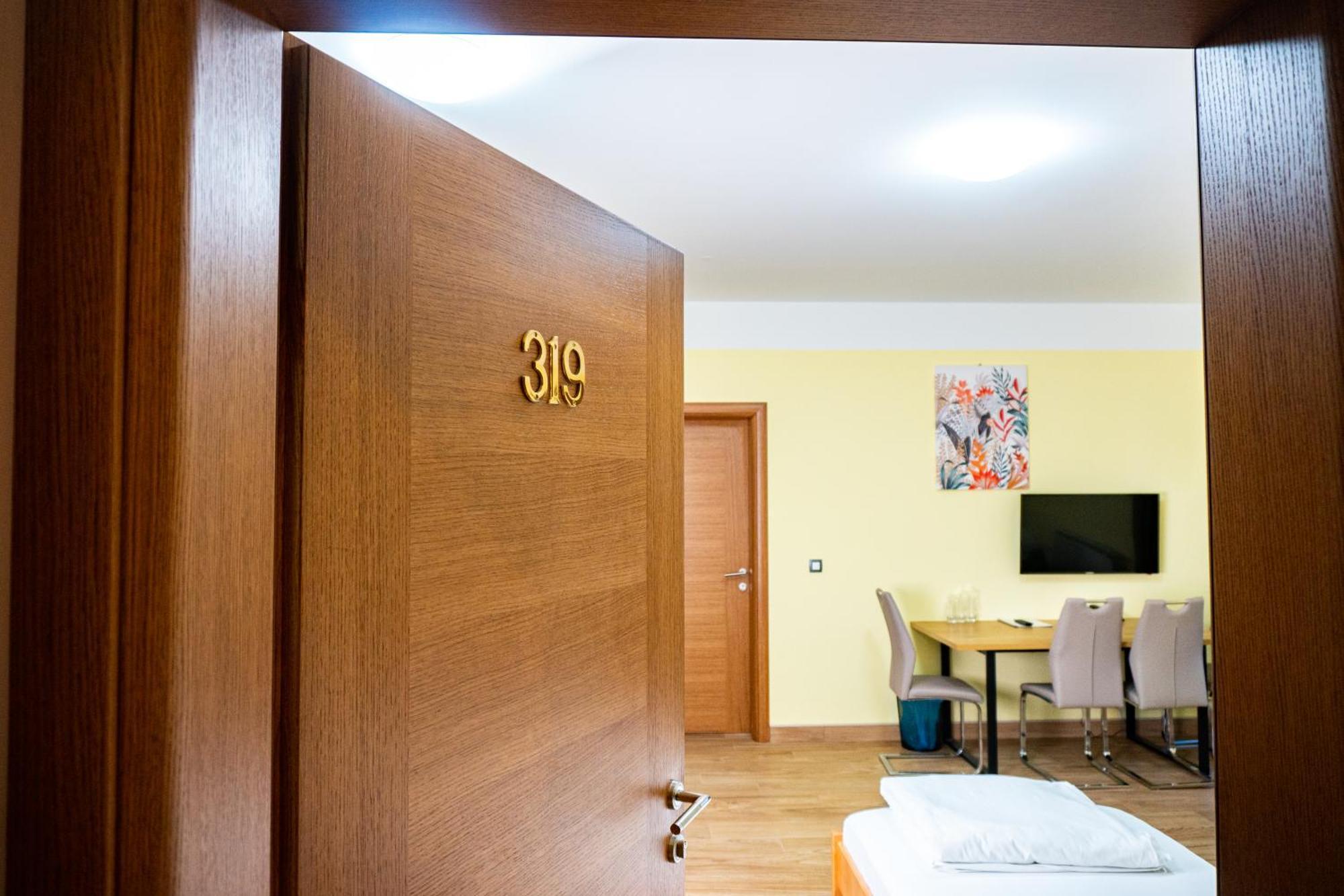 Hotel Europa Загреб Экстерьер фото